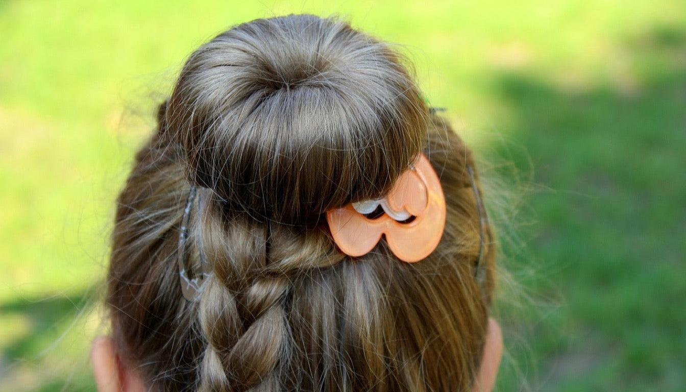 Chignons d'exception : Découvrez la barrette luxe en matériaux nobles qui sublime votre féminité