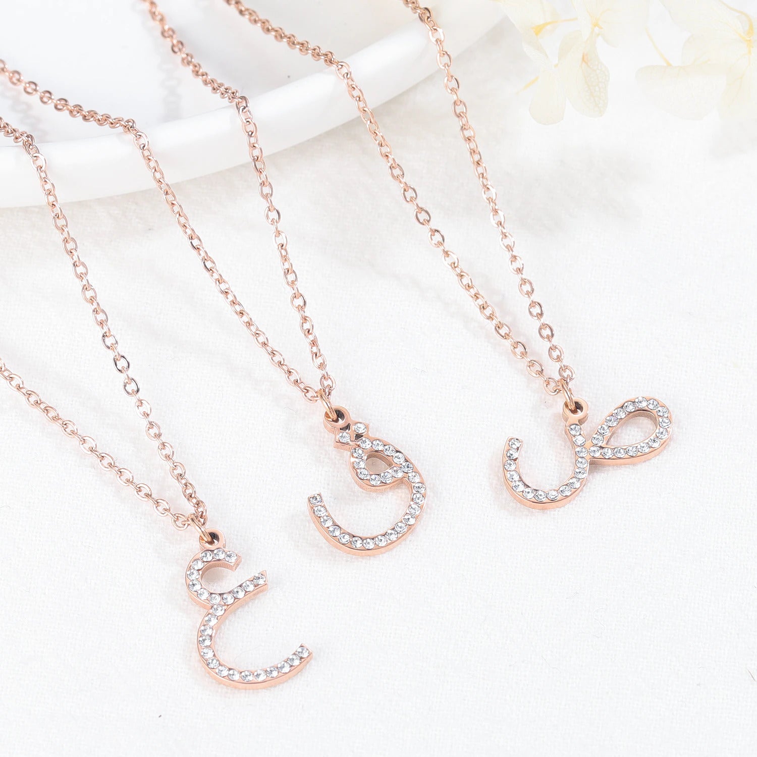 Collier Lettres Arabes avec Strass-Jamilah™