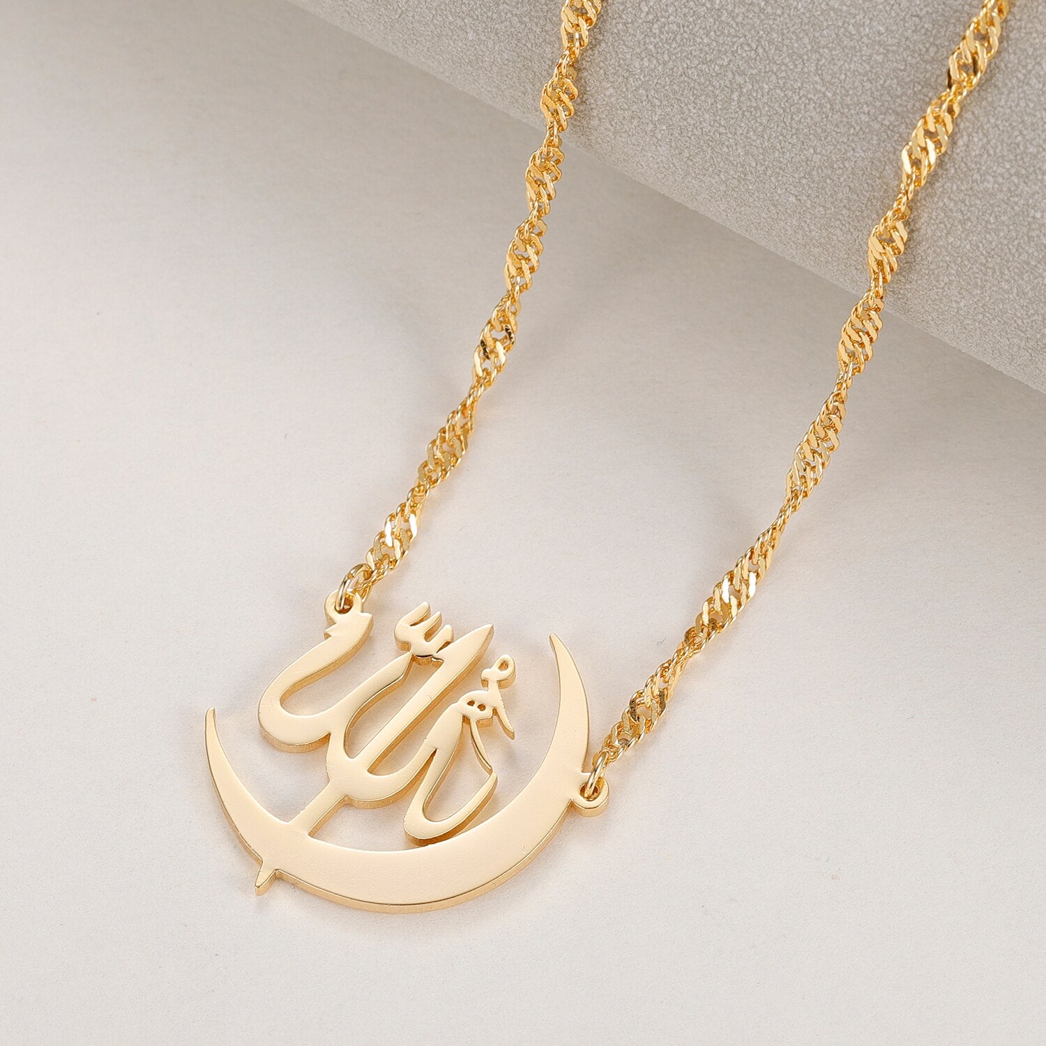 Pendentif Calligraphie Allah - RAZAQ-Jamilah™