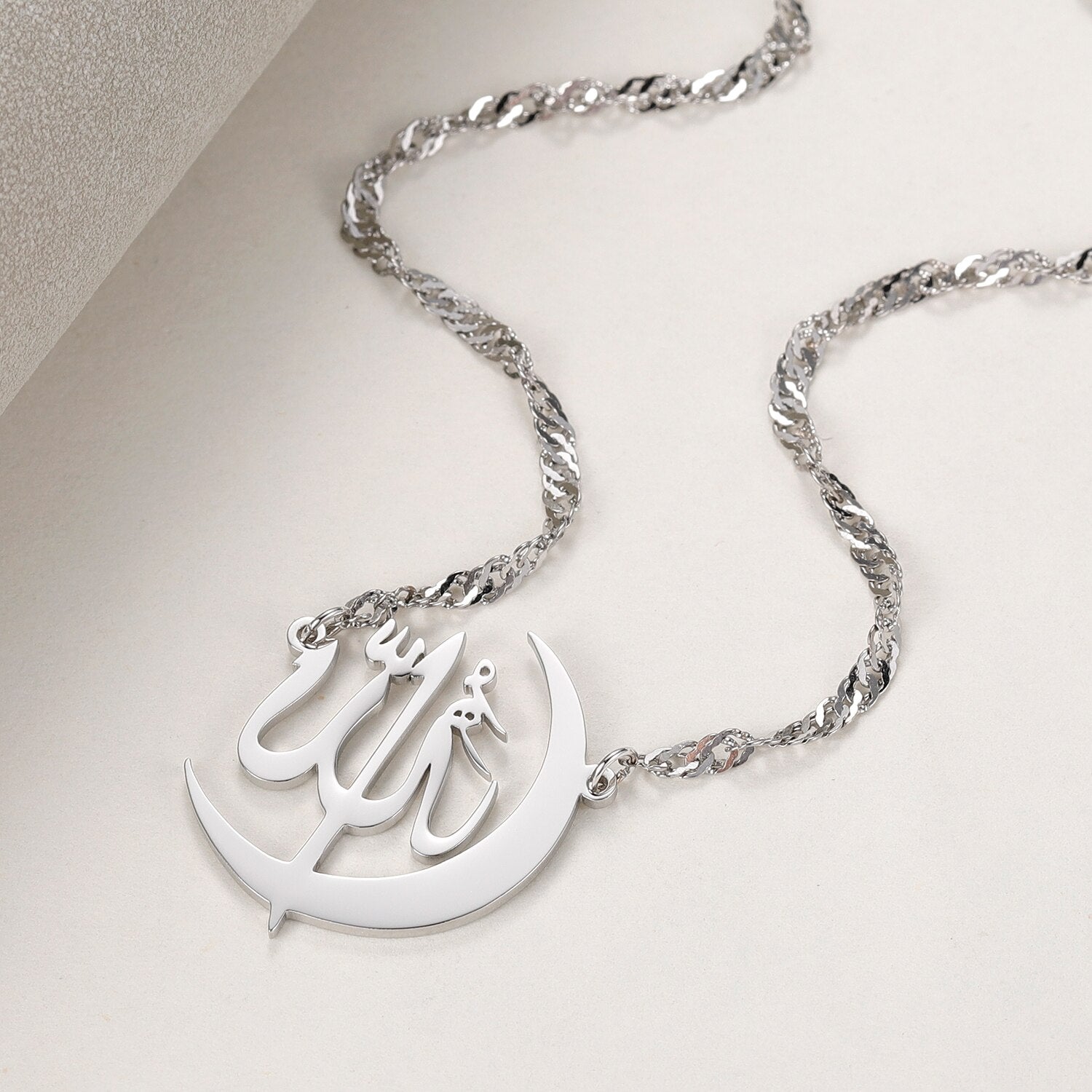 Pendentif Calligraphie Allah - RAZAQ-Jamilah™