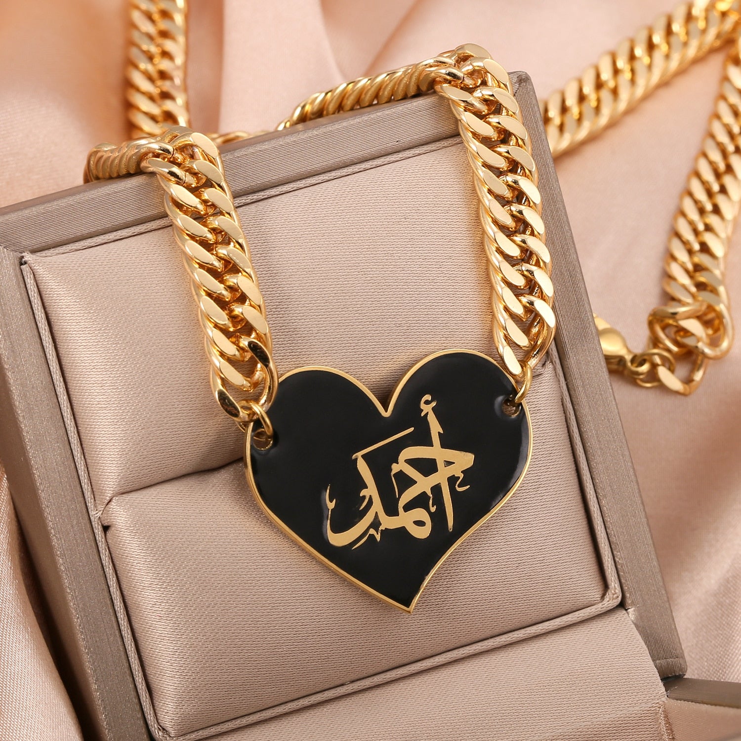 Collier Prénom Arabe en Émail-Jamilah™